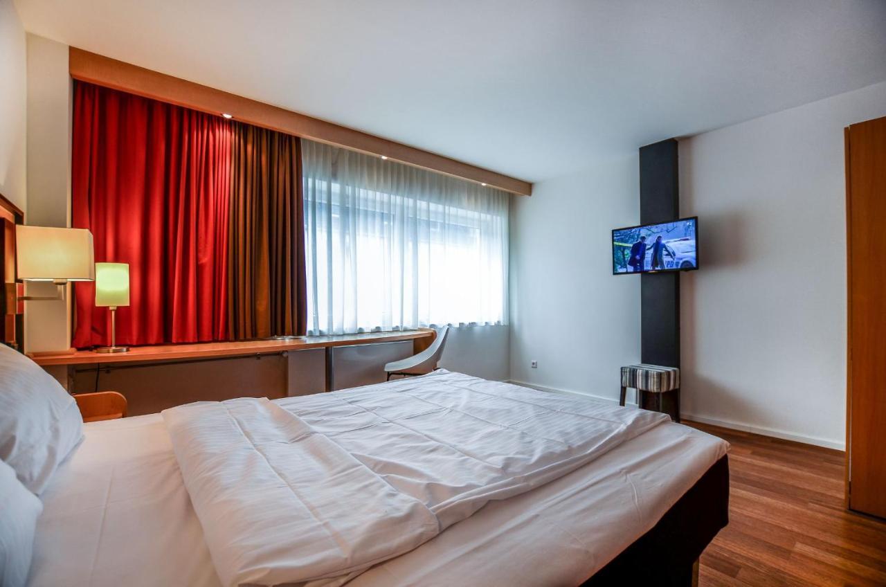 Stay Lev Hotel Leverkusen Esterno foto